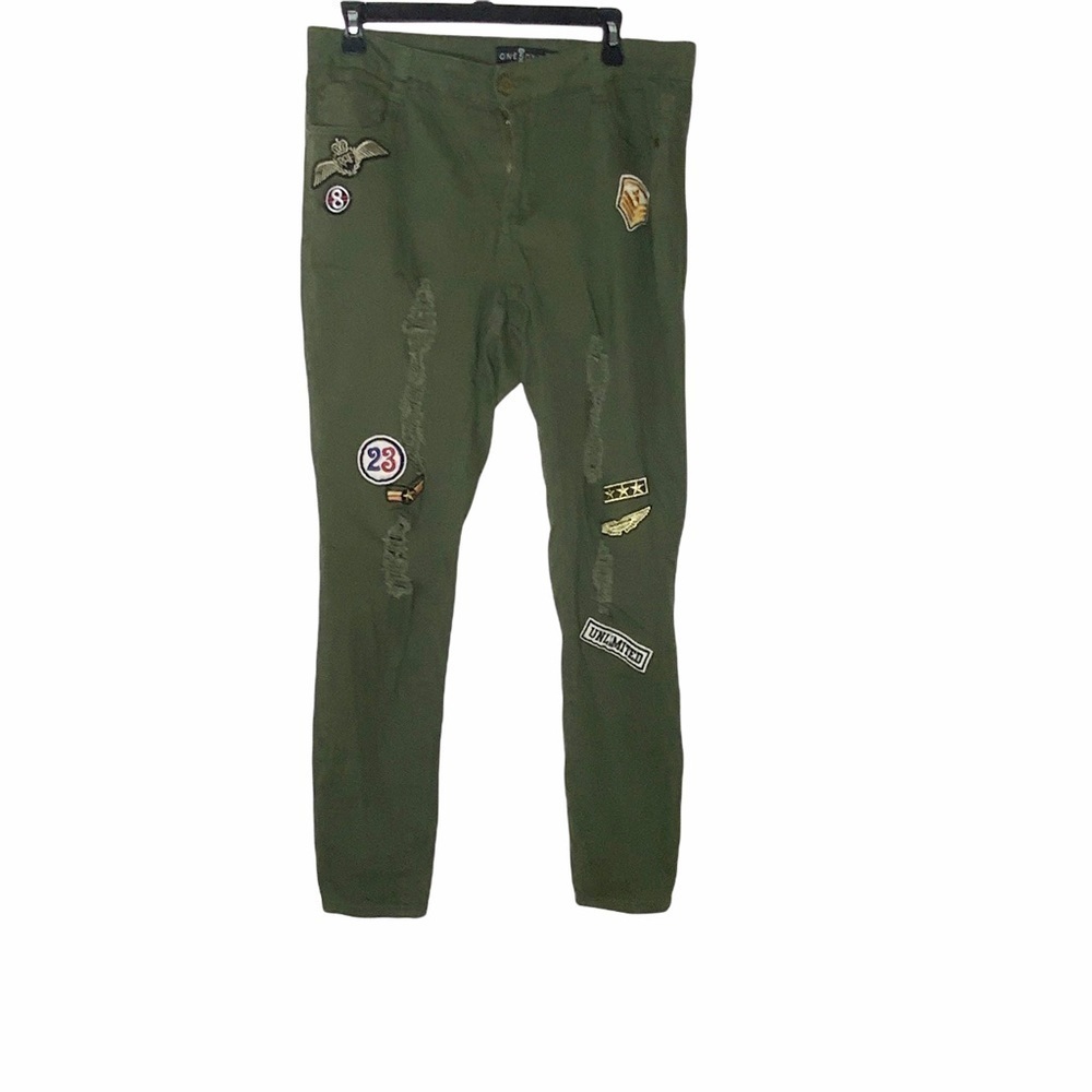 𝅺one 5 ONE olive green distressed pants. Preowned. Slim fit. Size 14